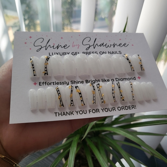 Handmade Luxury Press-On Nails | Sturdy & Reusable | MILKY WAY - Picture 3 of 7